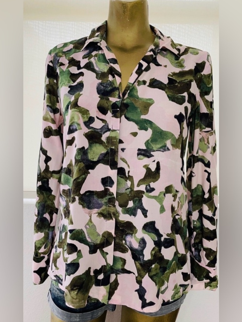 CROSBY Floral Button-Down Blouse Size Small
